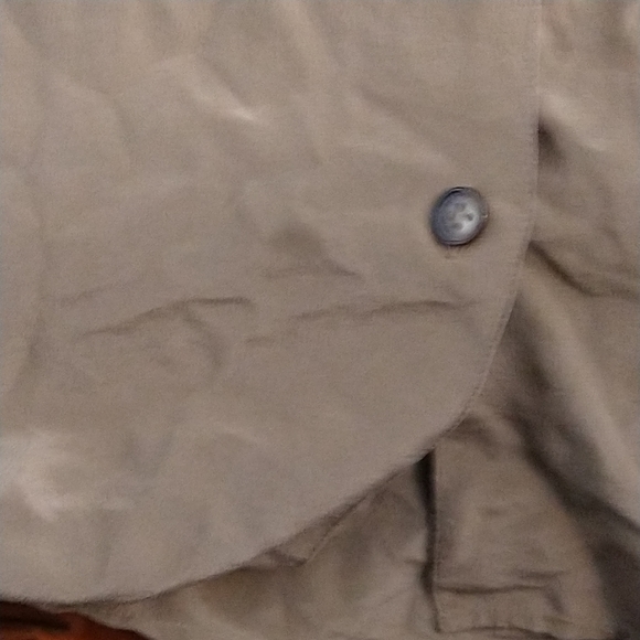 Vintage 90s Tan Brown Short Sleeve 100% Silk Button Down Shirt. Some mild discol - Picture 10 of 10